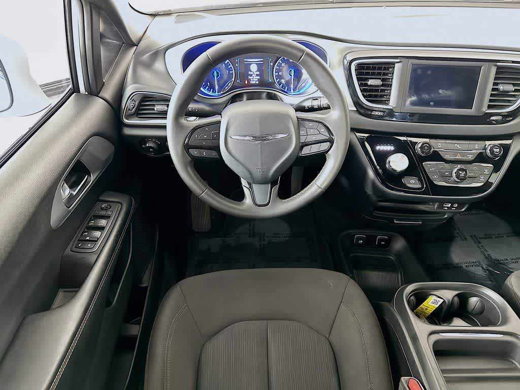 Thumbnail: 2019 Chrysler Pacifica - 10