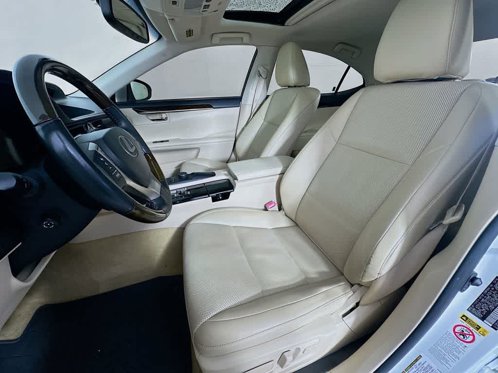 Thumbnail: 2015 Lexus ES - 12