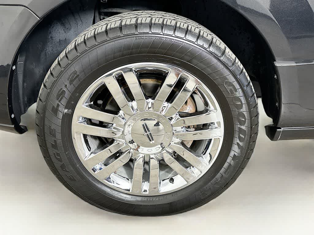 2010 Lincoln Navigator  8