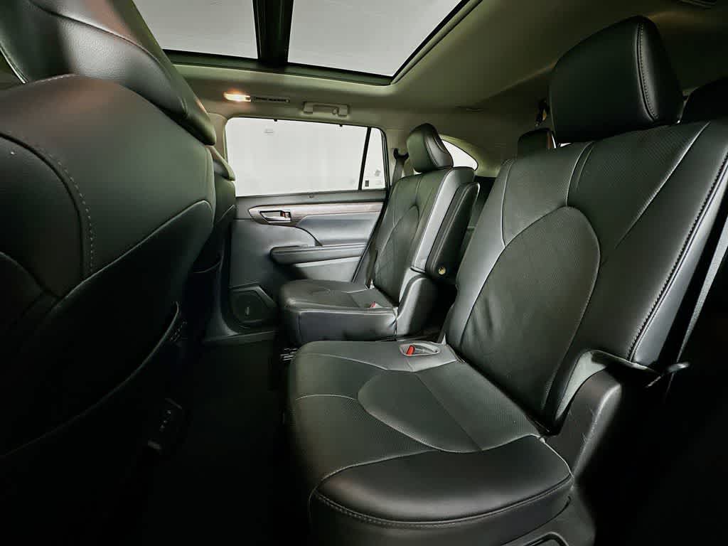 Thumbnail: 2021 Toyota Highlander - 14