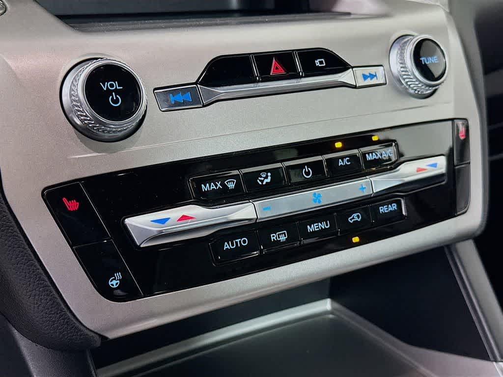 Thumbnail: 2022 Ford Explorer - 18