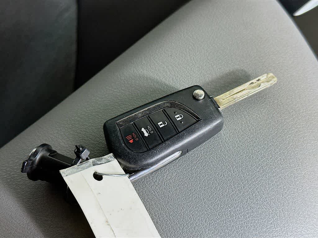 Thumbnail: 2022 Toyota Camry - 21