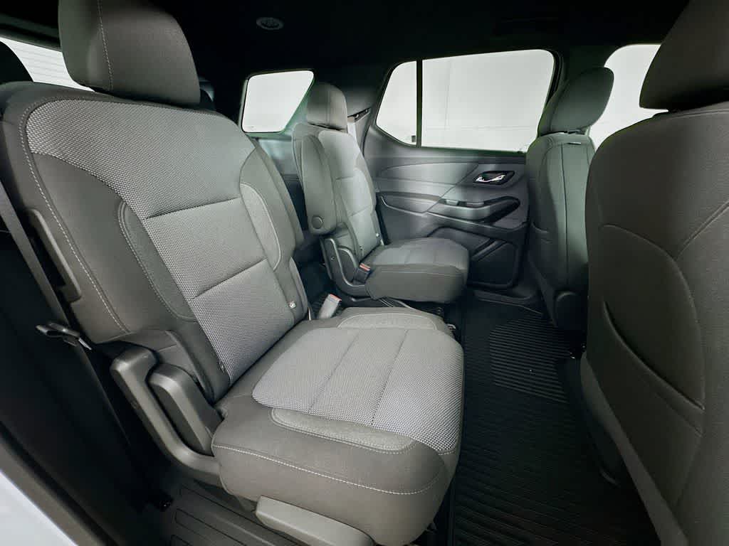 Thumbnail: 2023 Chevrolet Traverse - 32