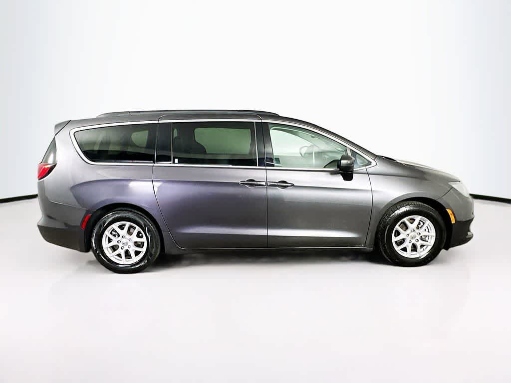 Thumbnail: 2021 Chrysler Voyager - 26