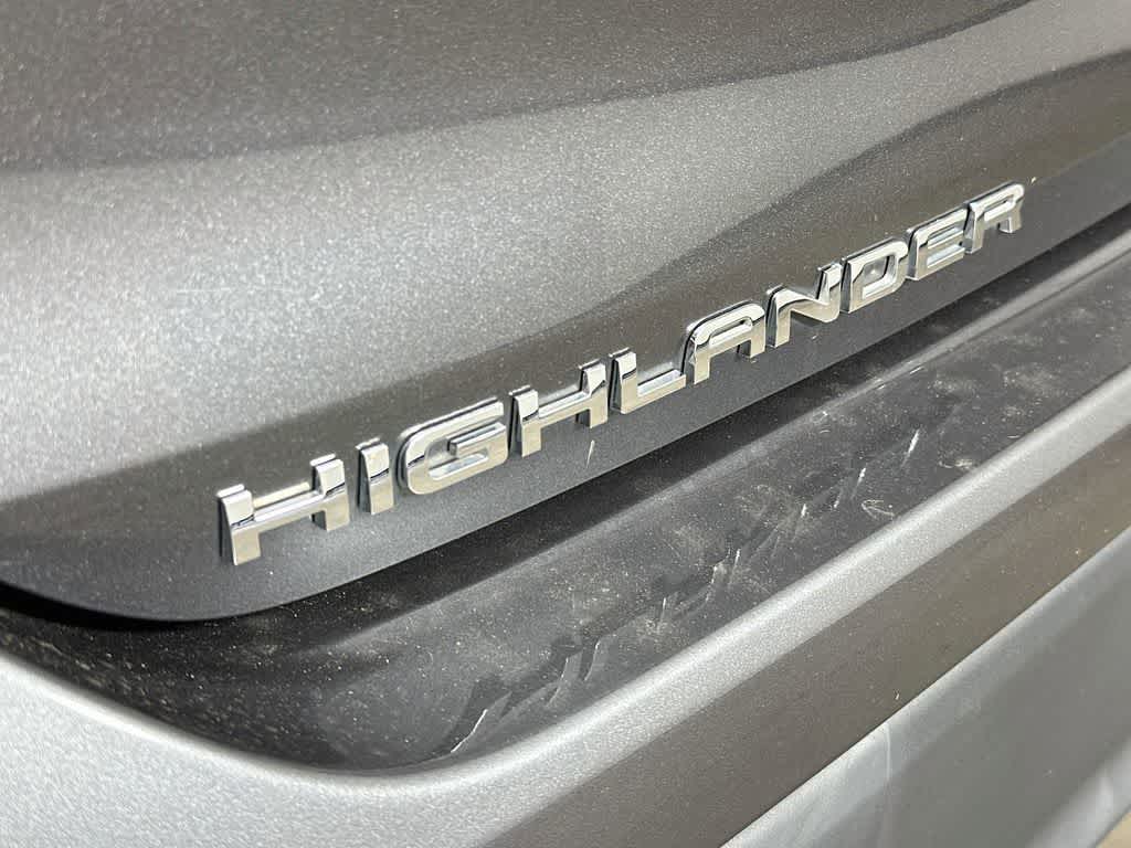 Thumbnail: 2023 Toyota Highlander - 7