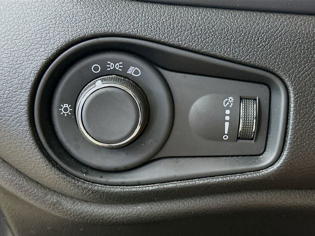 Thumbnail: 2019 Jeep Renegade - 26