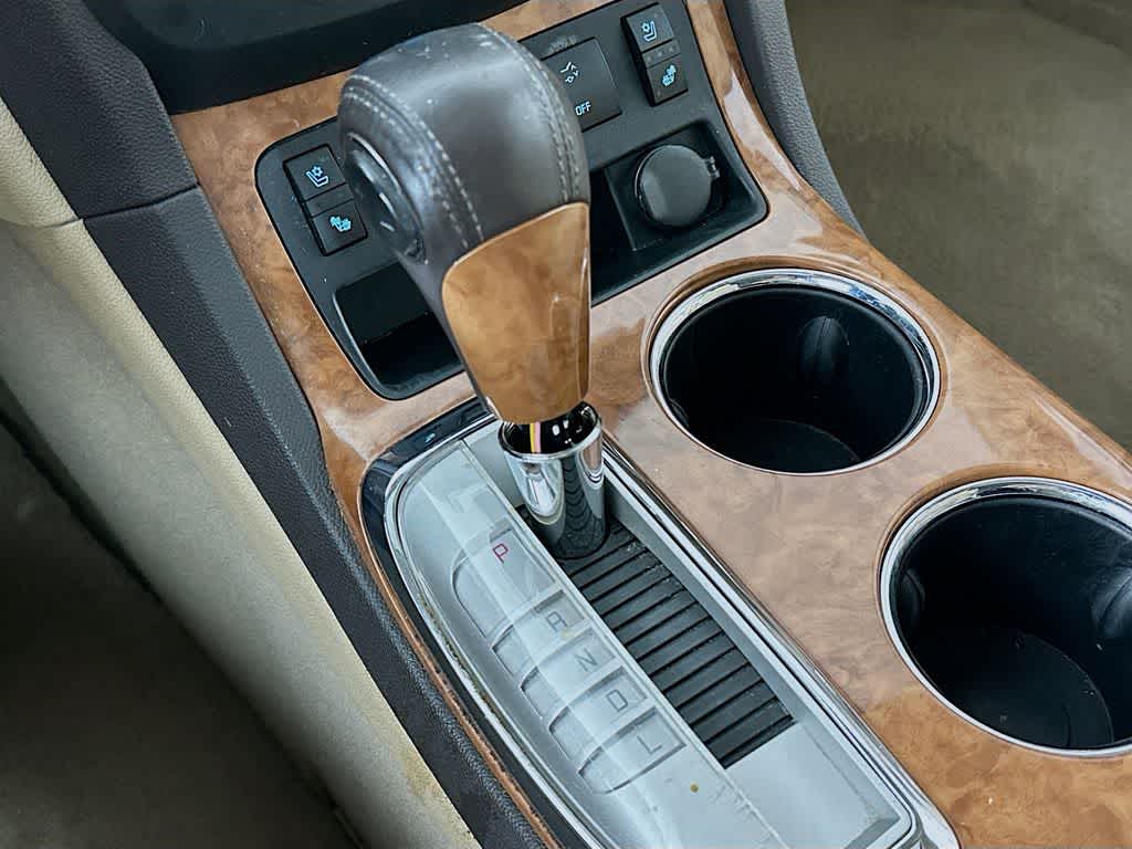 Thumbnail: 2010 Buick Enclave - 19