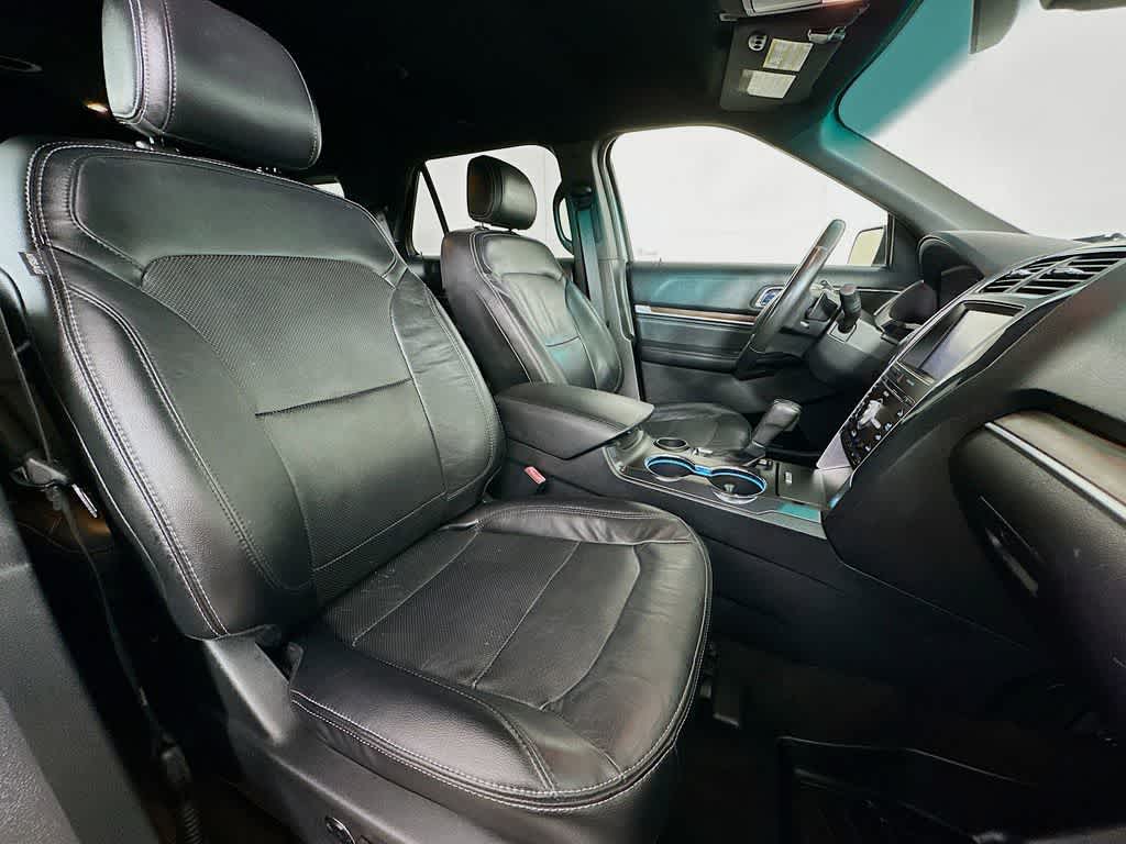 Thumbnail: 2016 Ford Explorer - 15