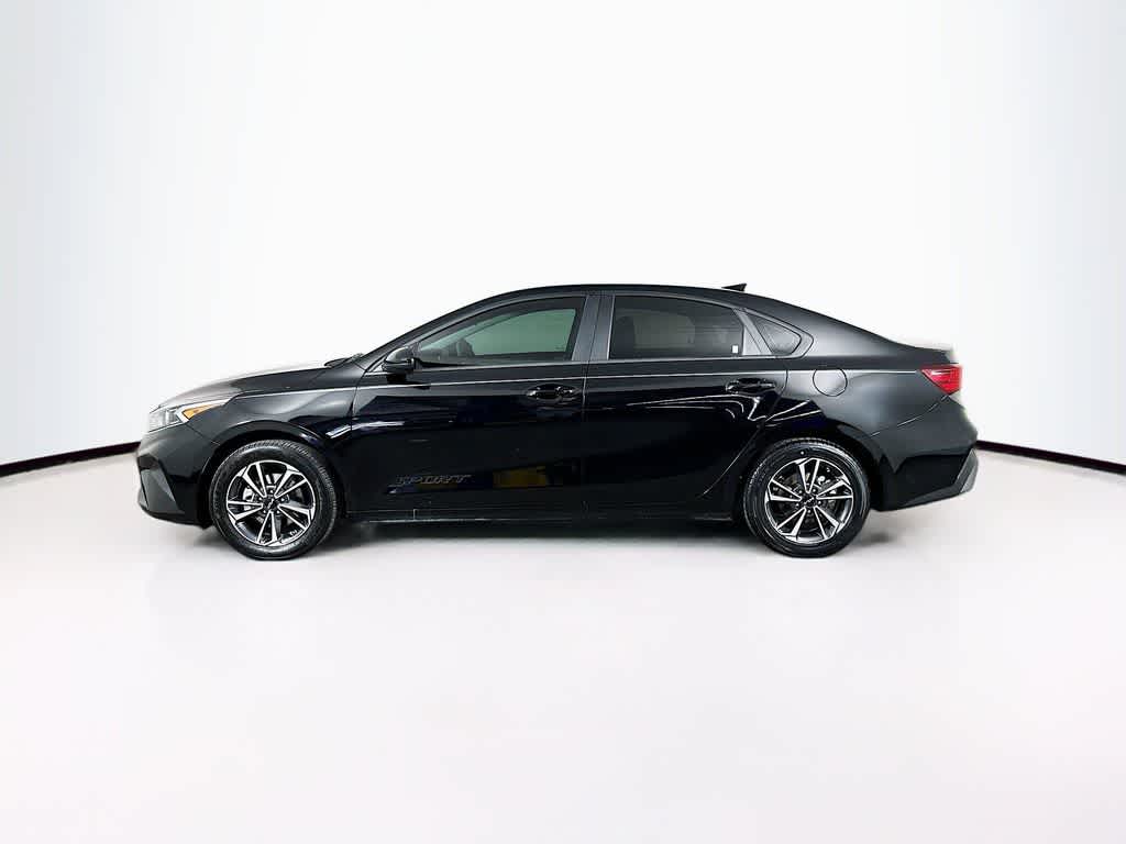Thumbnail: 2024 Kia Forte - 3