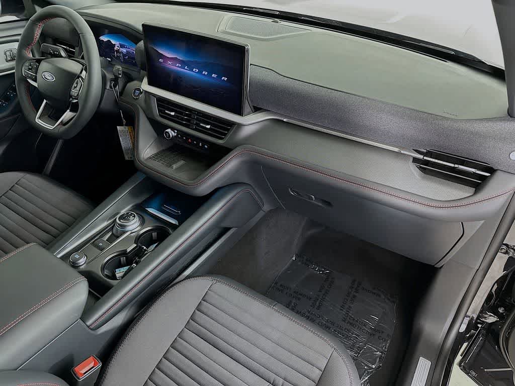 2025 Ford Explorer ST-Line 33