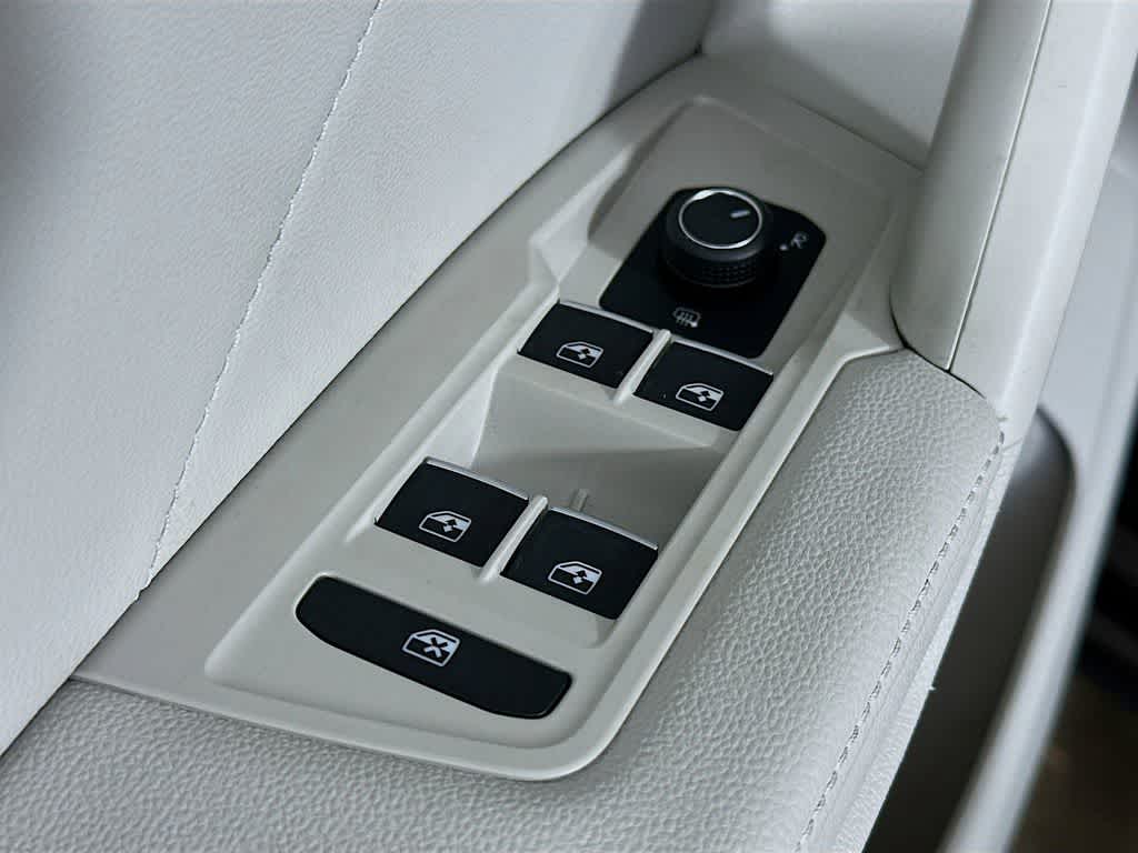 Thumbnail: 2023 Volkswagen Tiguan - 28