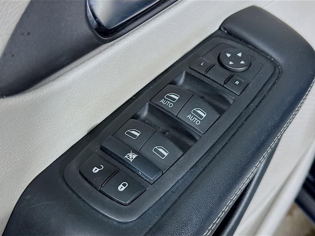 Thumbnail: 2024 Chrysler Pacifica - 29