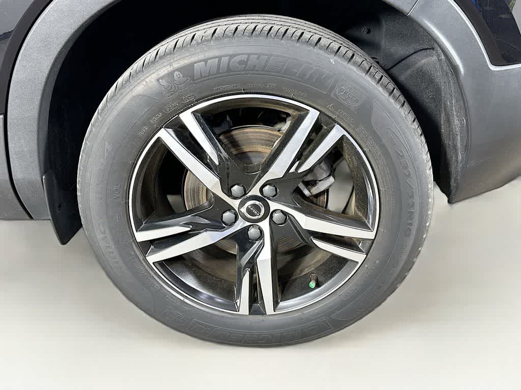 Thumbnail: 2023 Volvo XC40 - 8