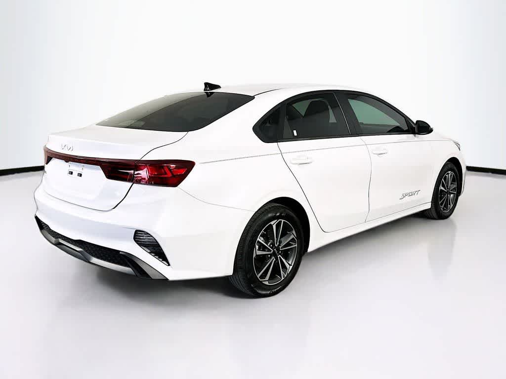 Thumbnail: 2024 Kia Forte - 24