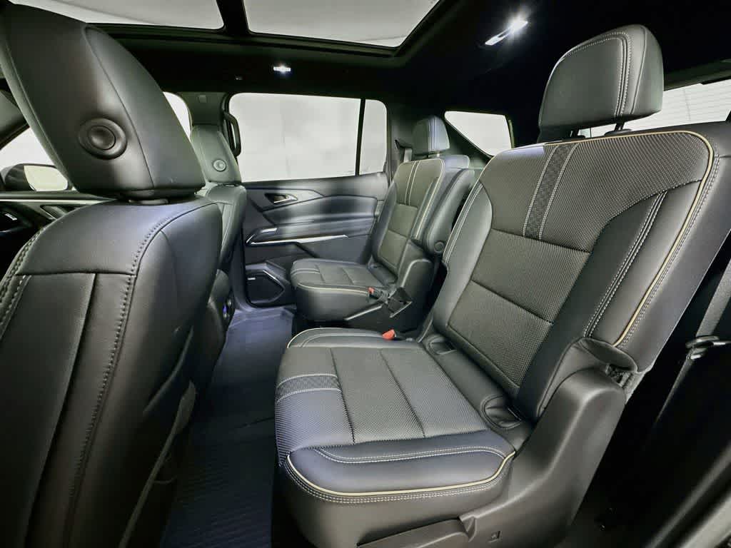 Thumbnail: 2026 Chevrolet Traverse - 14