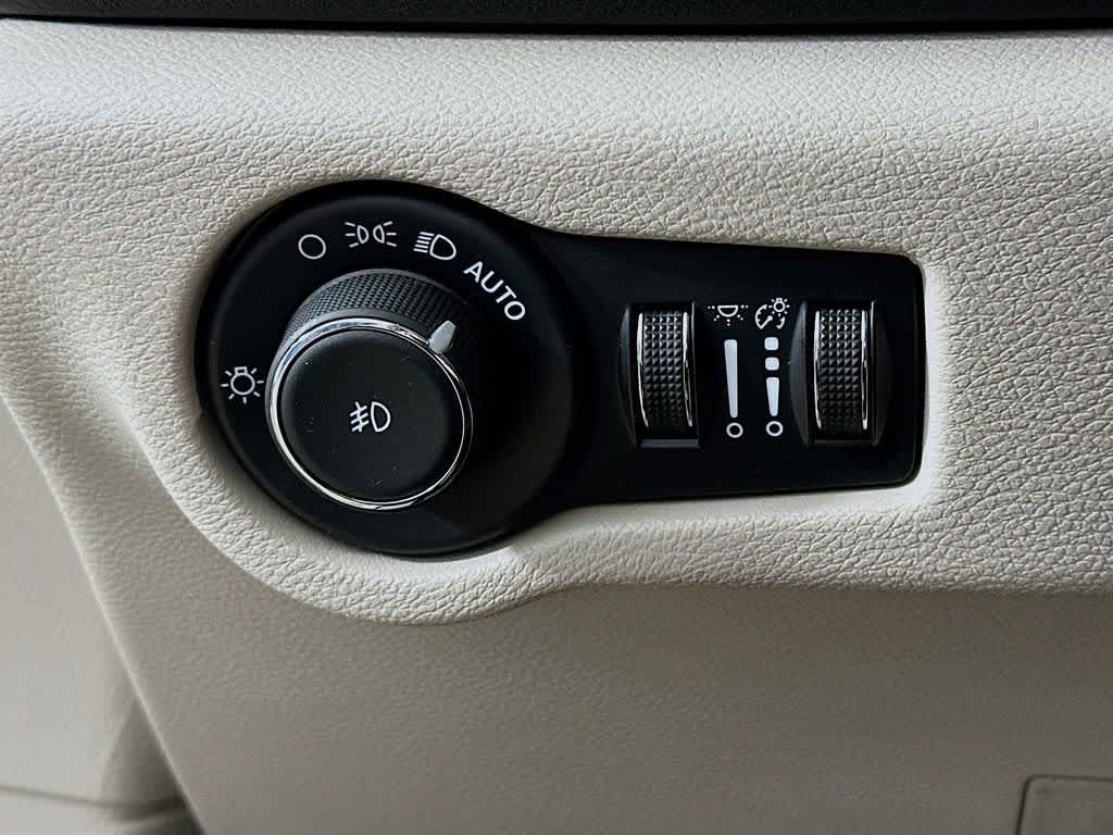 Thumbnail: 2024 Chrysler Pacifica - 27