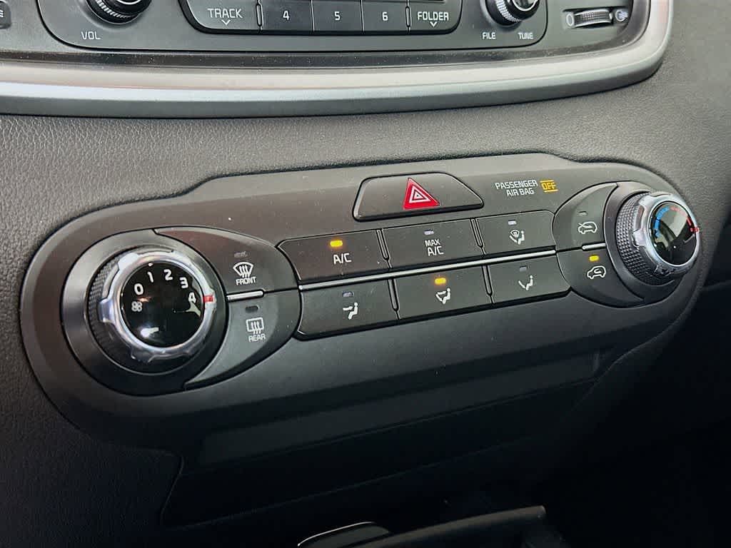 Thumbnail: 2016 Kia Sorento - 18