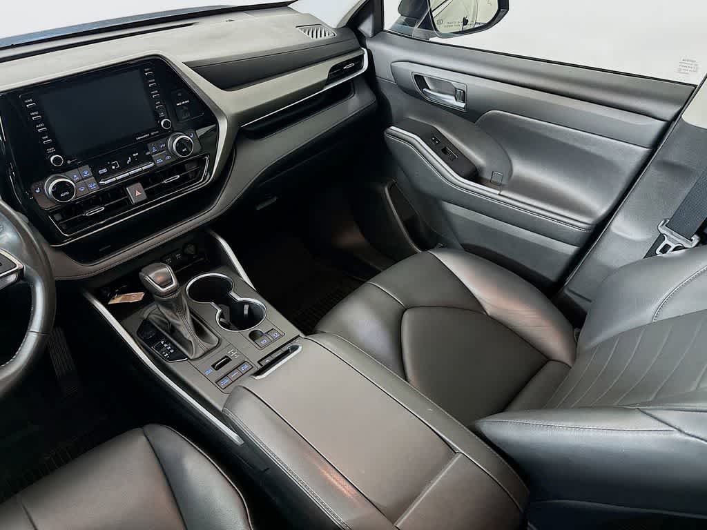 Thumbnail: 2021 Toyota Highlander - 11