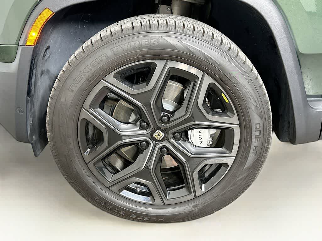 Thumbnail: 2025 Rivian R1S - 8