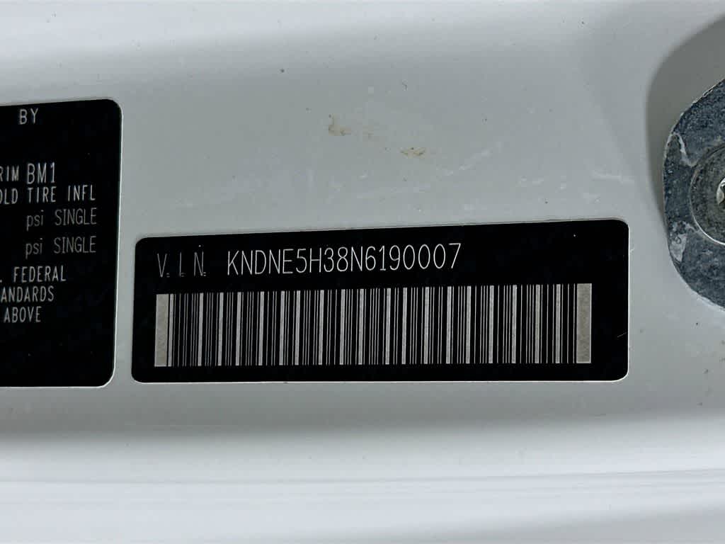 Thumbnail: 2022 Kia Carnival - 23