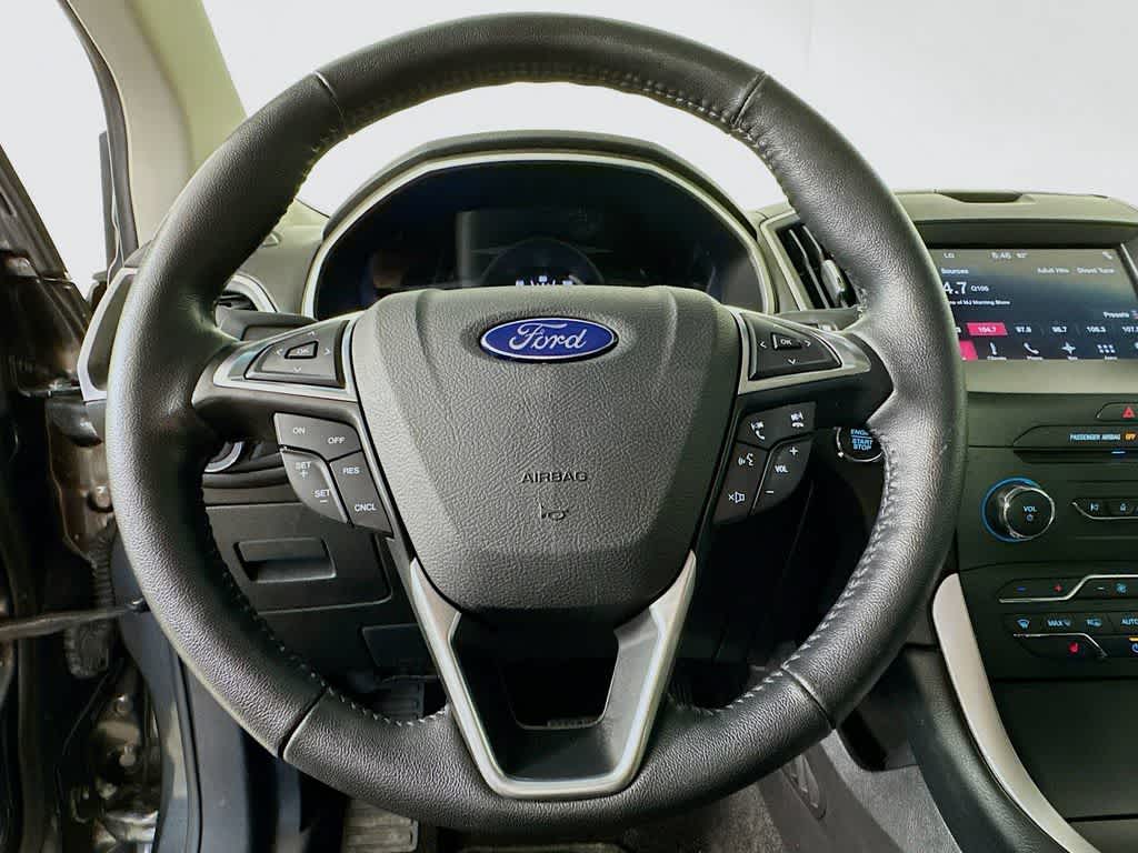 Thumbnail: 2016 Ford Edge - 16
