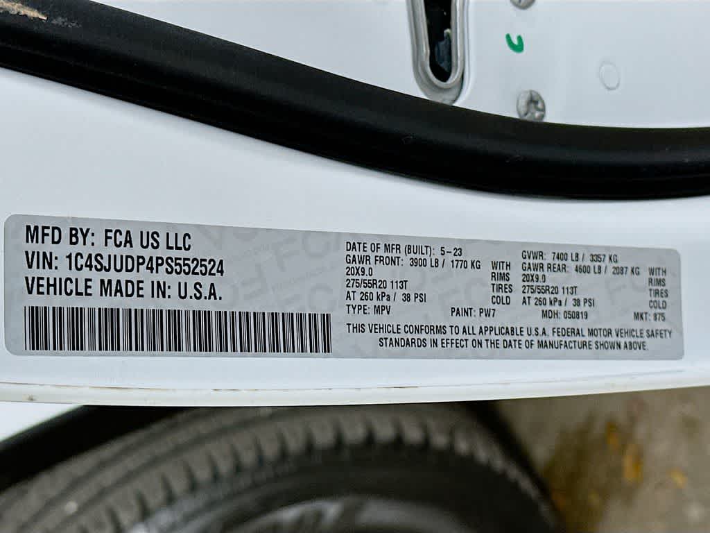 Thumbnail: 2023 Jeep Wagoneer - 22