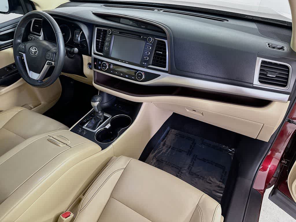 Thumbnail: 2018 Toyota Highlander - 35