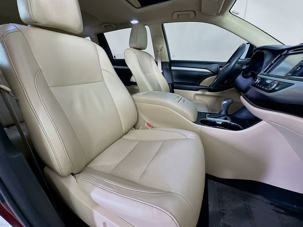 Thumbnail: 2018 Toyota Highlander - 15