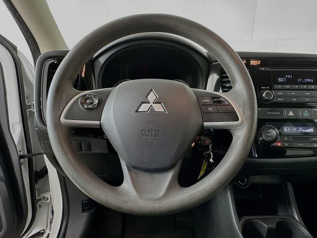 Thumbnail: 2014 Mitsubishi Outlander - 15