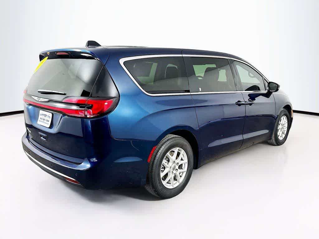 Thumbnail: 2024 Chrysler Pacifica - 25