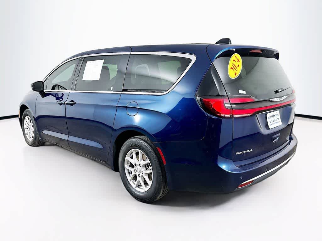 Thumbnail: 2024 Chrysler Pacifica - 4