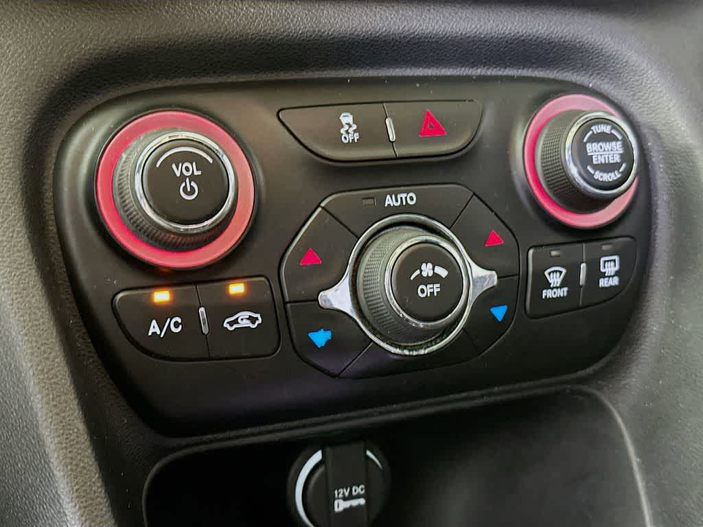 Thumbnail: 2016 Dodge Dart - 17