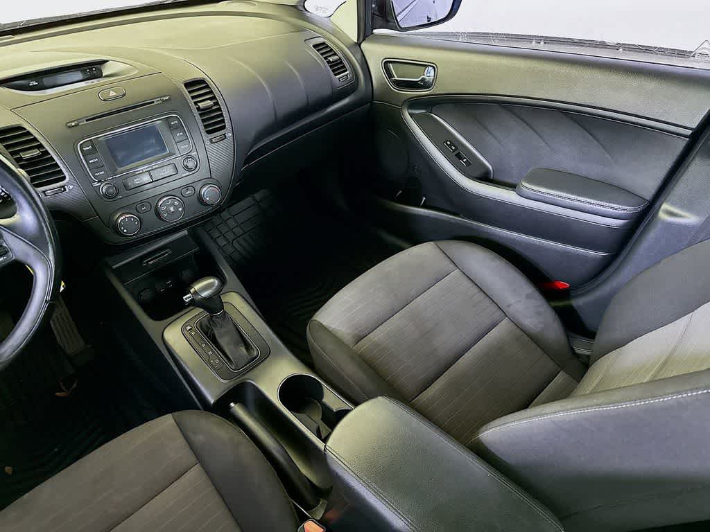 Thumbnail: 2016 Kia Forte - 11