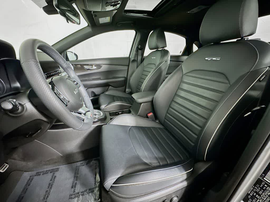 Thumbnail: 2023 Kia Forte - 12