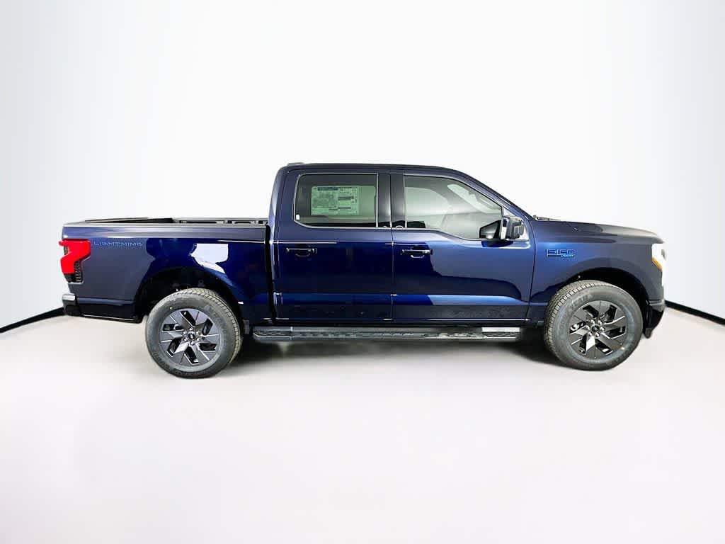 2025 Ford F-150 Lightning Lariat 24
