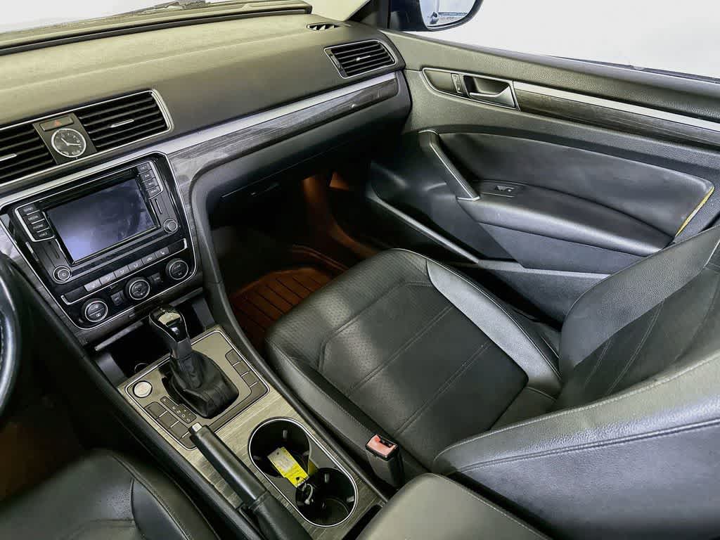 Thumbnail: 2016 Volkswagen Passat - 11