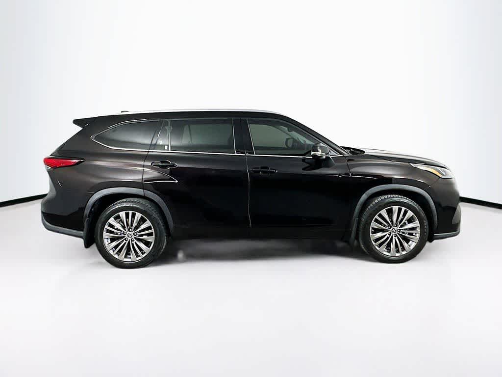 Thumbnail: 2021 Toyota Highlander - 25