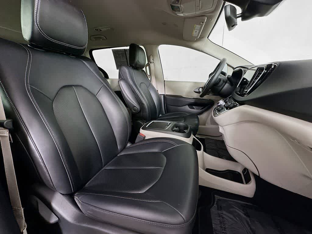 Thumbnail: 2024 Chrysler Pacifica - 15