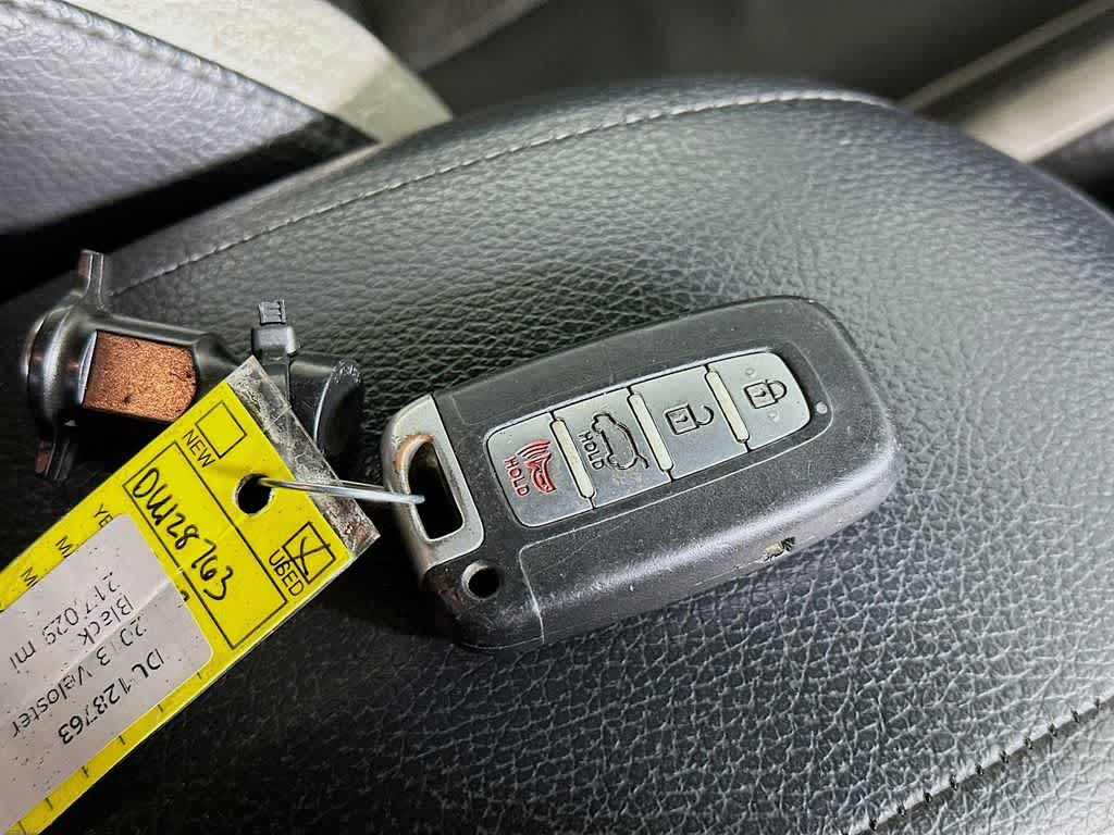 Thumbnail: 2013 Hyundai Veloster - 21