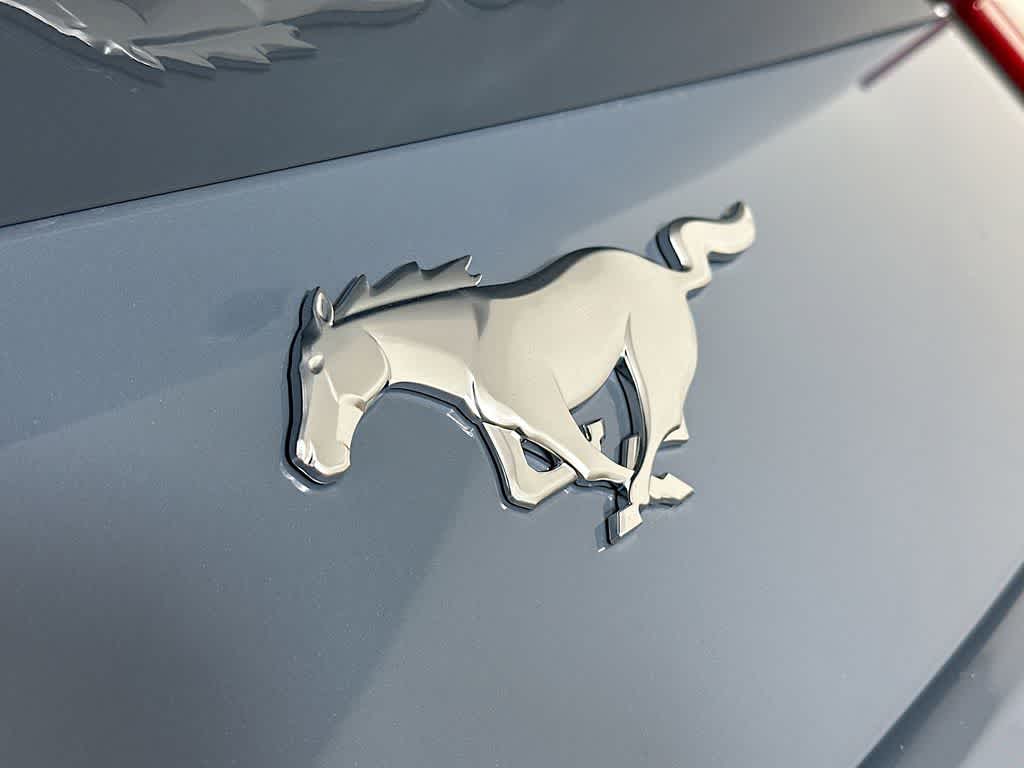 2025 Ford Mustang  7