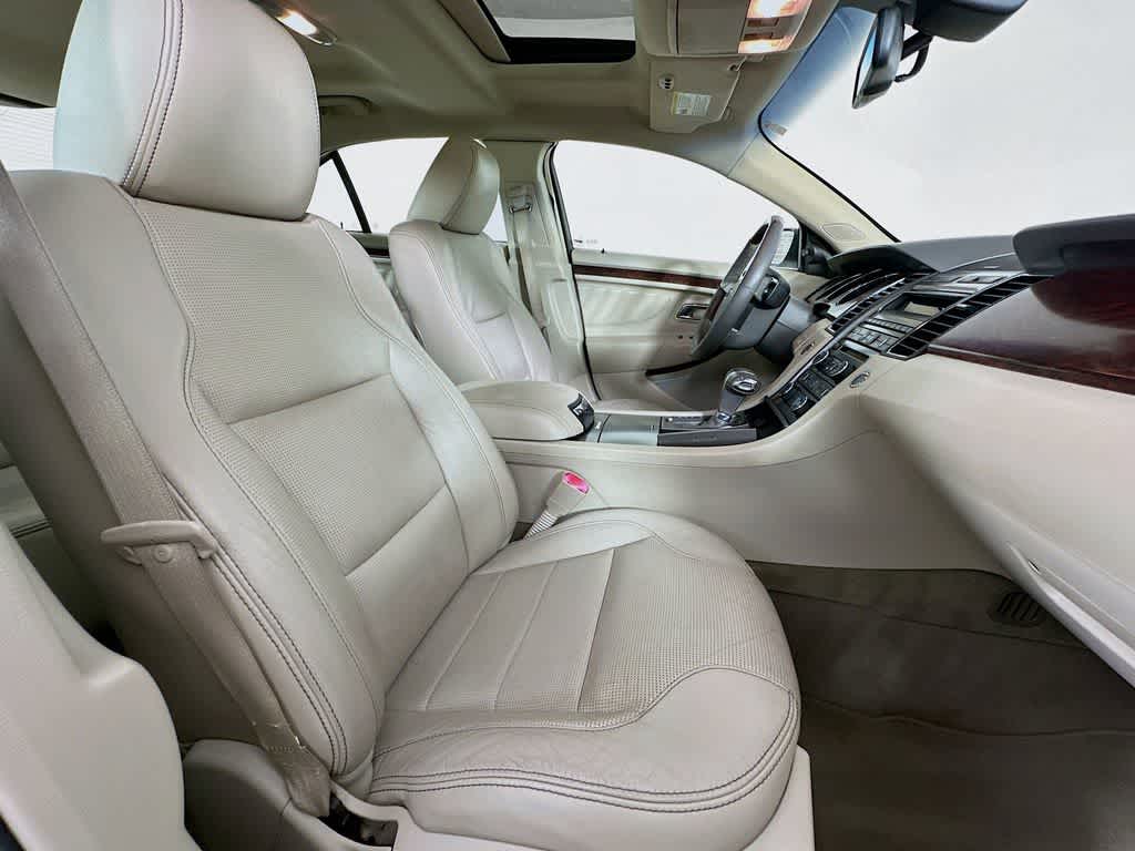 Thumbnail: 2010 Ford Taurus - 14