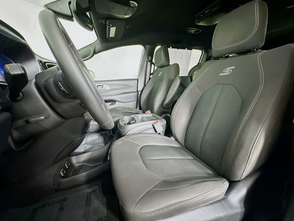 Thumbnail: 2019 Chrysler Pacifica - 12