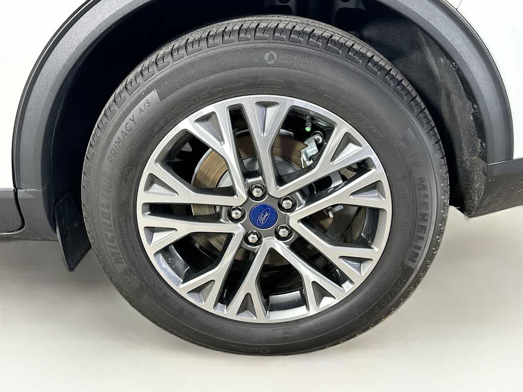 Thumbnail: 2021 Ford Escape - 8