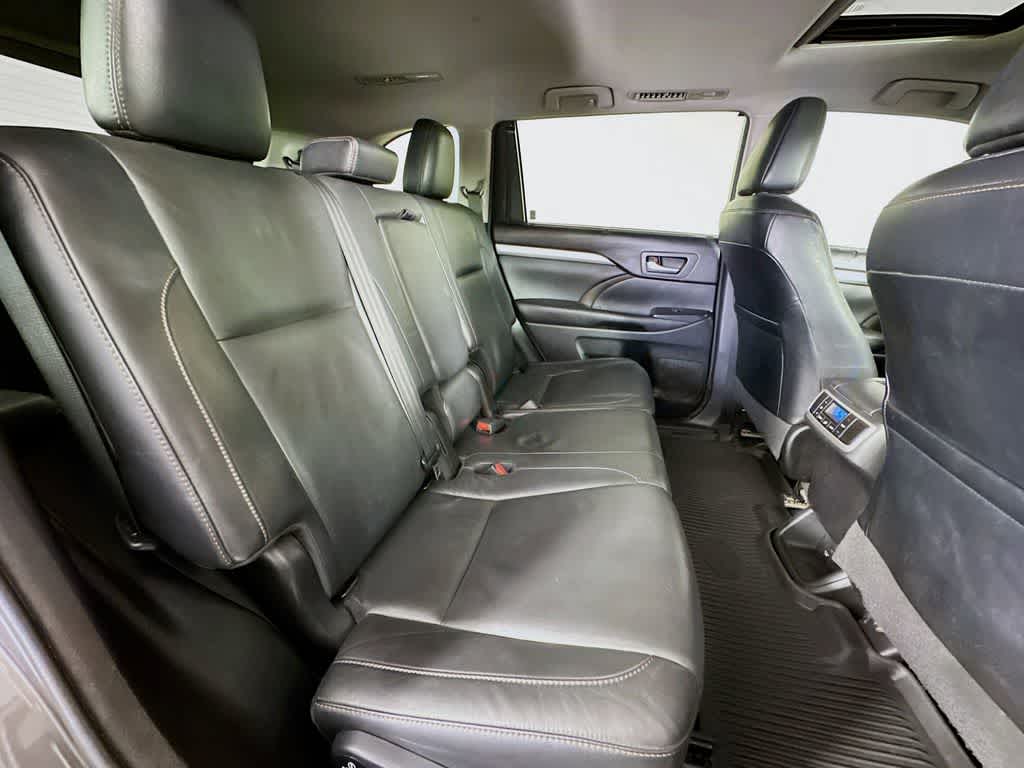 Thumbnail: 2017 Toyota Highlander - 34