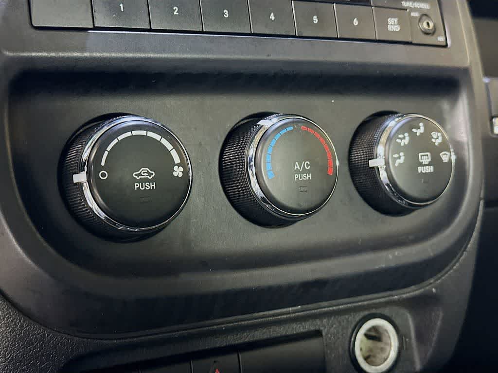 Thumbnail: 2014 Jeep Patriot - 17