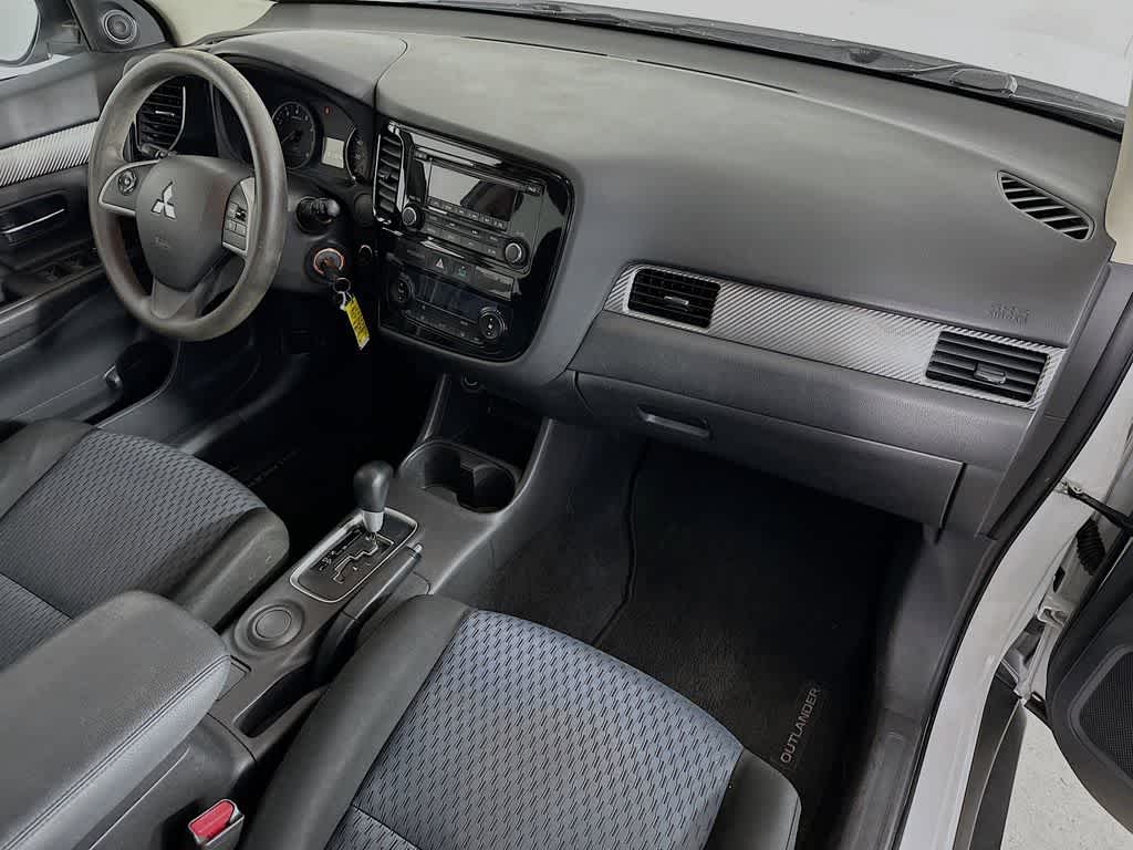 Thumbnail: 2014 Mitsubishi Outlander - 30