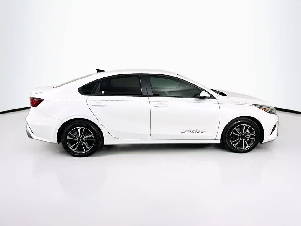 Thumbnail: 2024 Kia Forte - 25