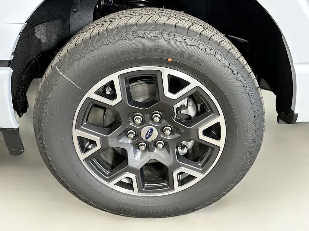 2025 Ford F-150 STX 8