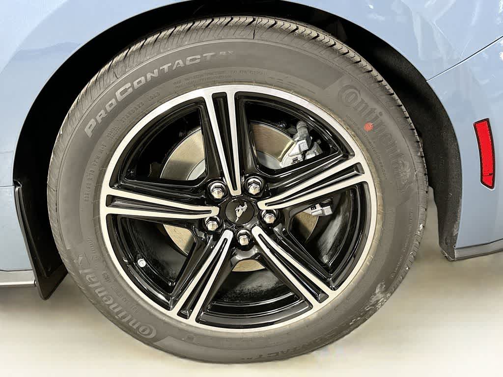 2025 Ford Mustang  8