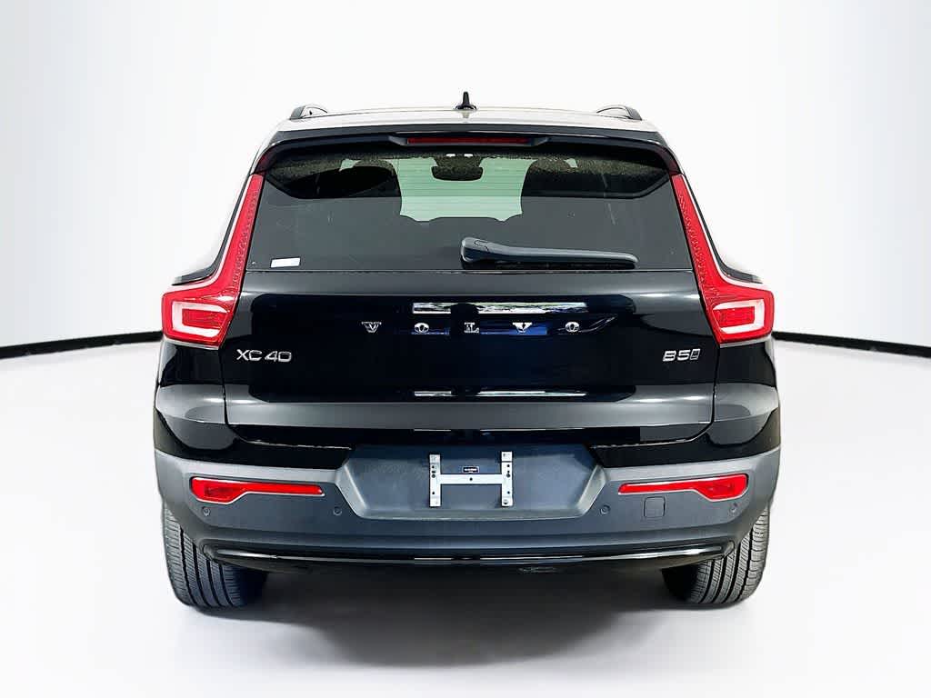 Thumbnail: 2023 Volvo XC40 - 5